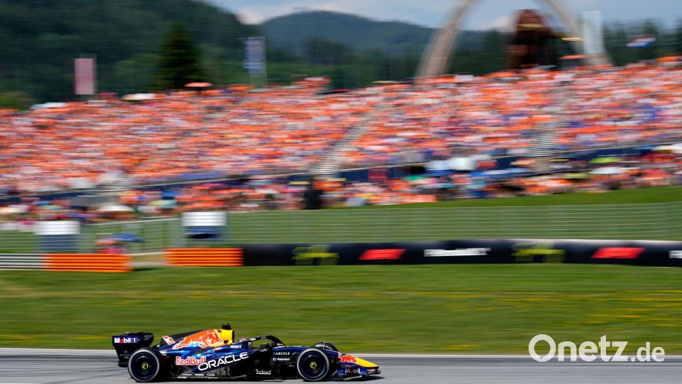 Max Verstappen war vor vielen niederländischen Fans zufrieden mit Platz zwei. Bild: Darko Bandic/AP/dpa