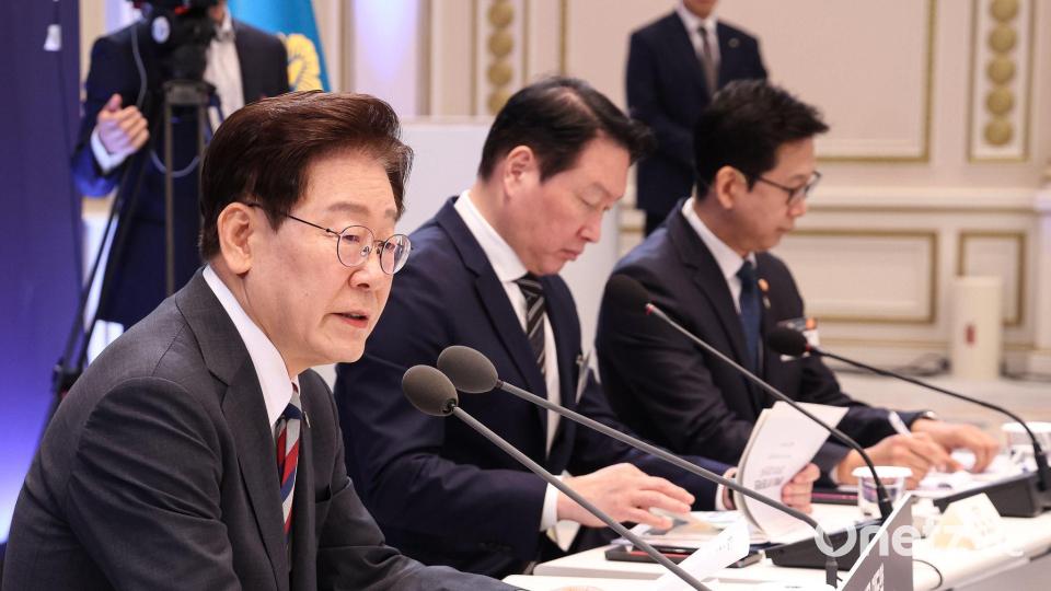 Südkoreas Präsident Lee Jae Myung stellt seinen ambitionierten Investitionsplan vor. Bild: -/YNA/POOL/dpa
