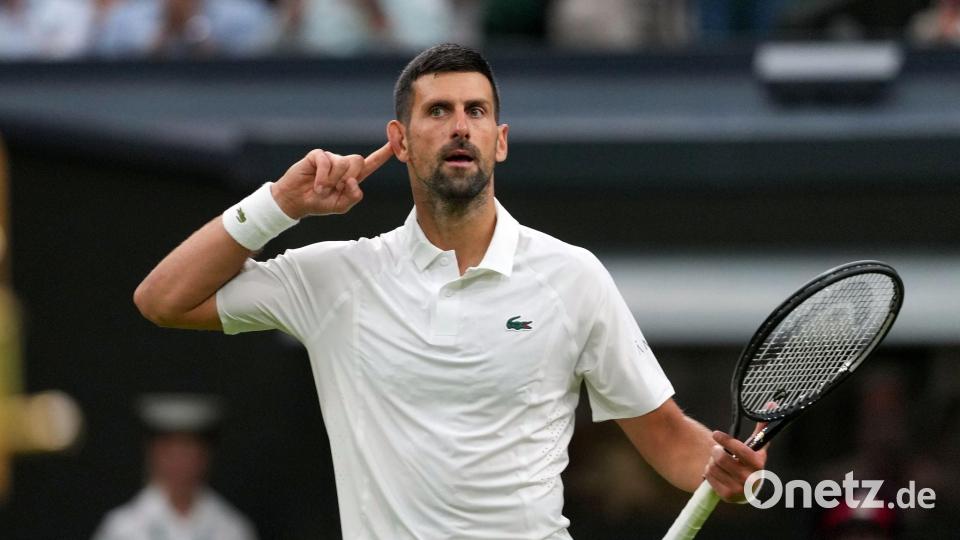 Der siebenmalige Wimbledonsieger Novak Djokovic zitterte in seinem Auftaktmatch. Bild: Kin Cheung/AP/dpa