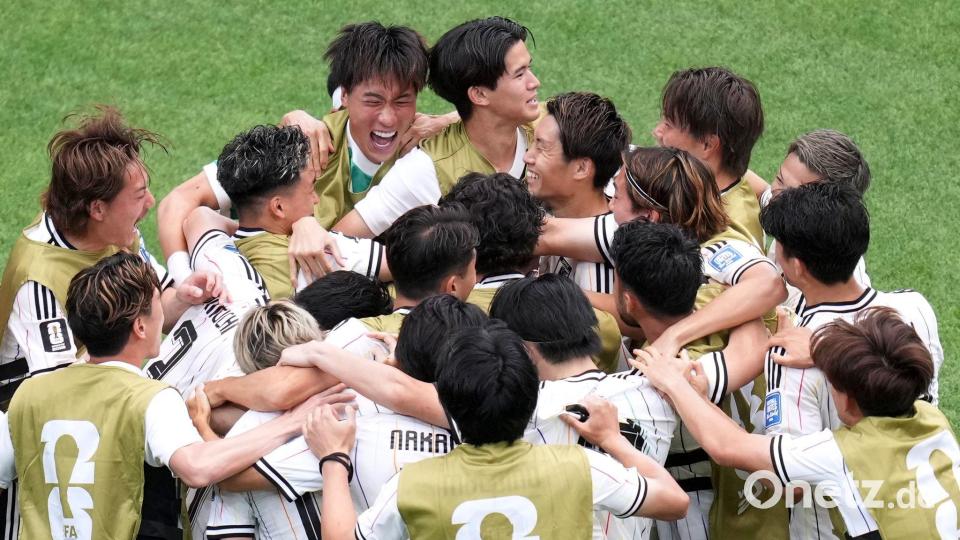 Japan feierte das 1:0 durch Bundesliga-Profi Sano. Bild: Eric Smith/FR171023 AP/AP/dpa