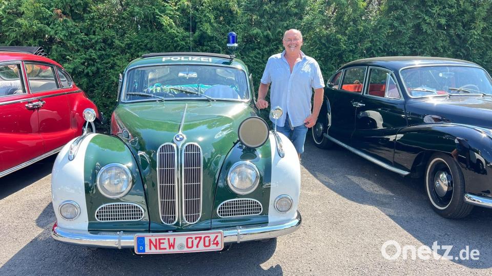 Der legendäre grün-weiße BMW, der vor allem als Polizeifahrzeug in der Fernsehserie „Funkstreife Isar 12“ Kultstatus erlangte. Bild: Gisela Kuhbandner