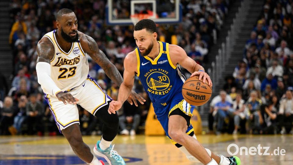 LeBron James (l) und Stephen Curry sind zwei Superstars der NBA. (Archivbild) Bild: Eakin Howard/AP/dpa