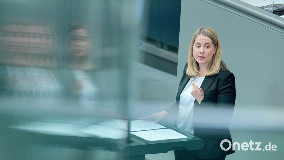 Bauministerin Verena Hubertz will leere Bürogebäude als neuen Wohnraum aktivieren. (Archivbild) Bild: Michael Kappeler/dpa