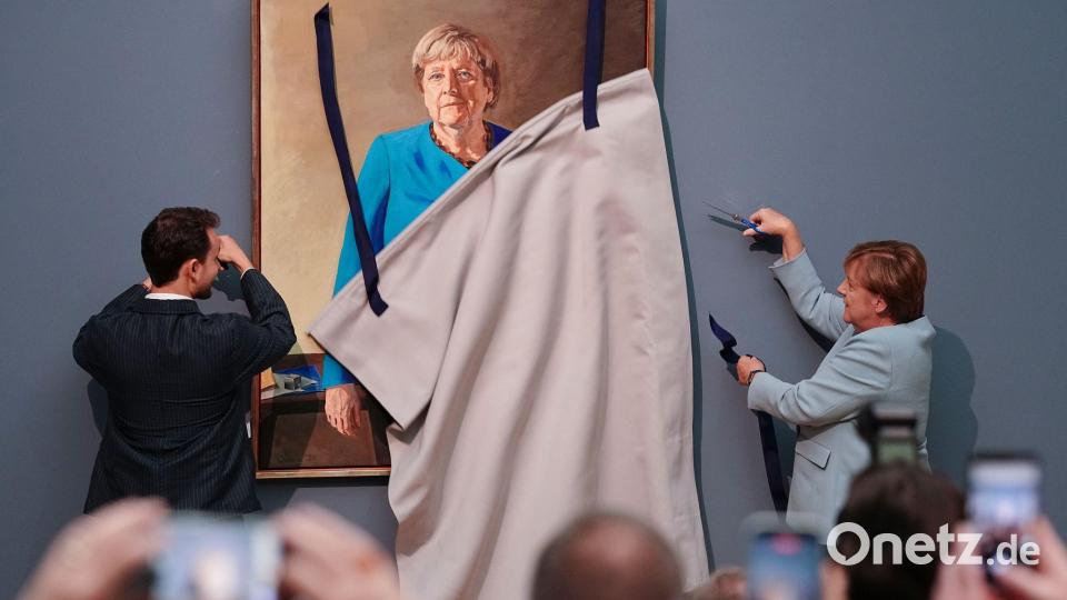 Altkanzlerin Merkel enthüllt Porträt für Ahnengalerie Bild: Kay Nietfeld/dpa