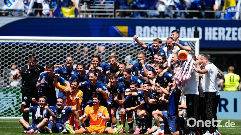 Bosnien-Herzegowina will auch im Sechzehntelfinale gegen die USA juben. (Archivbild) Bild: Lindsey Wasson/AP/dpa