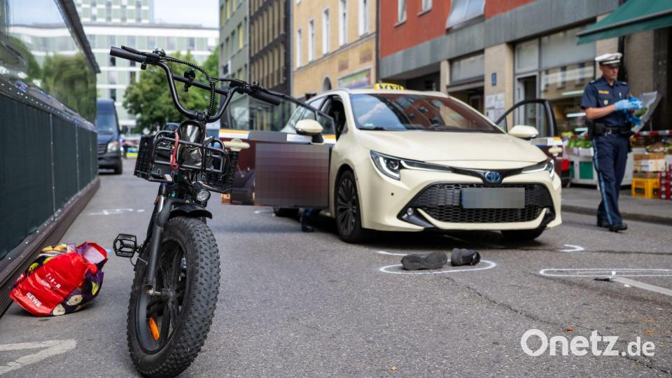 Mehrere Passanten hätten den Vorfall mitbekommen und den Taxifahrer festgehalten, bis die ersten Polizisten am Ort des Geschehens waren. Bild: Lennart Preiss/dpa