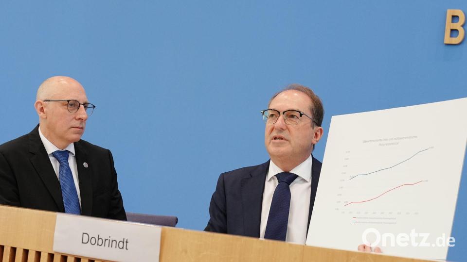 Bundesminister Alexander Dobrindt (CSU) sagt, der Linksextremismus sei zunehmend eine Bedrohung für die öffentliche Sicherheit und Ordnung. Bild: Kay Nietfeld/dpa