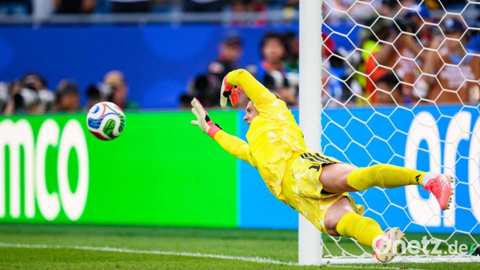 Manuel Neuer wurde nicht zum Helden gegen Paraguay. Bild: Tom Weller/dpa