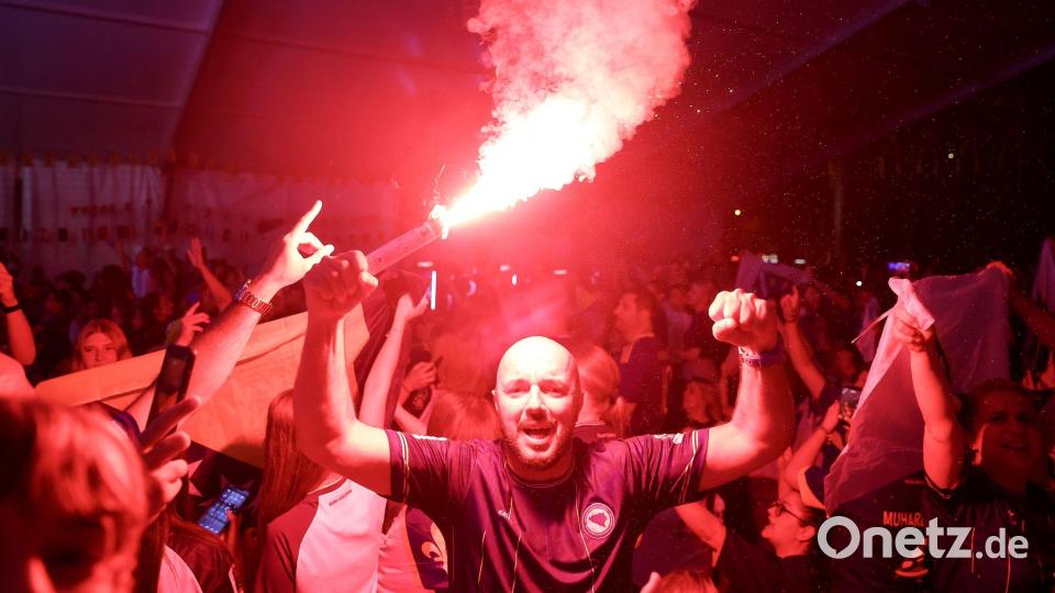Die Begeisterung der Fans in der Heimat ist riesig. (Archivbild) Bild: Armin Durgut/AP/dpa