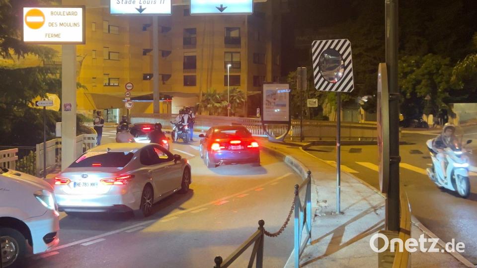 Einsatzkräfte aus Monaco und Frankreich suchen mit Hochdruck nach dem Täter. Bild: Clement Lanot/Clement Lanot/AP/dpa