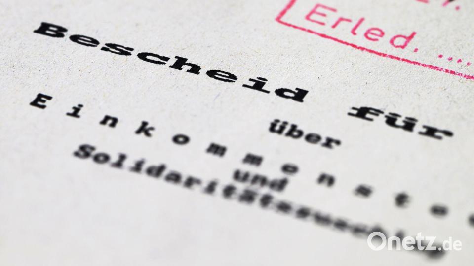Die Einkommensteuer fließt Bund, Ländern und Kommunen zu. (Symbolbild) Bild: Robert Michael/dpa