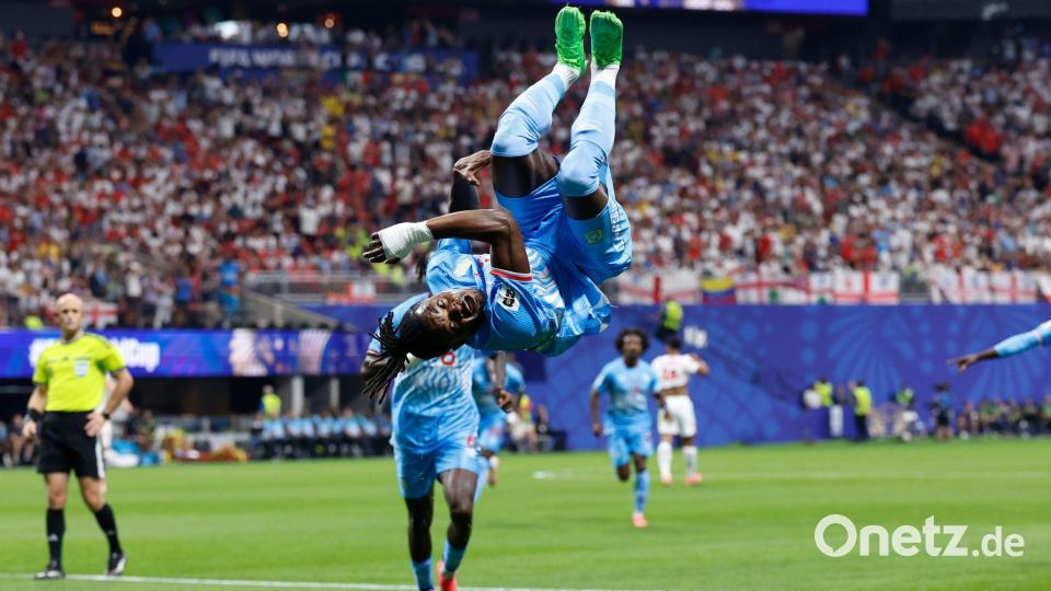 Dribbler Brian Cipenga feierte sein Tor mit einer Art Salto. Bild: Butch Dill/AP/dpa