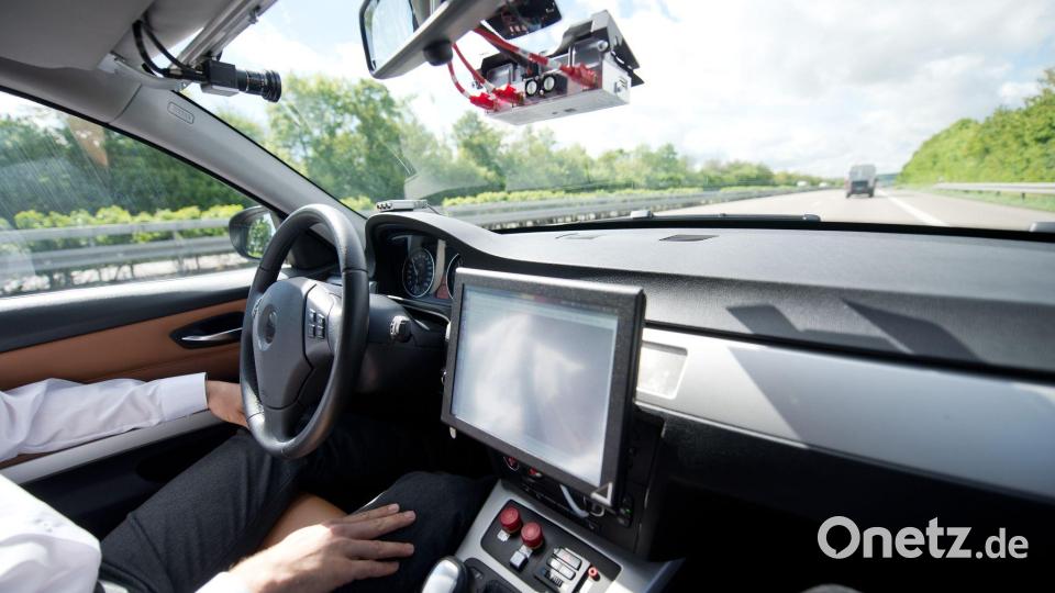 Beim automatisierten Fahren gehen Bosch und VW künftig getrennt Wege. (Archivbild) Bild: Daniel Naupold/dpa
