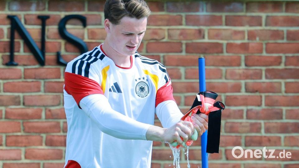 Schnupperkurs als Trainingstorwart bei der WM: Jonas Urbig. (Archivbild) Bild: Jan Woitas/dpa