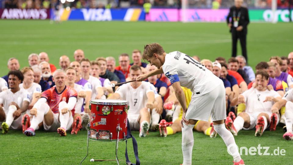 Gibt den Takt für Norwegens Jubelfeier vor: Martin Ödegaard. Bild: Sam Hodde/AP/dpa