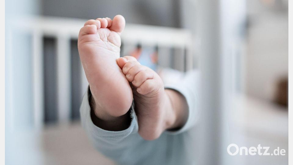 Die Geburtenrate lag im vergangenen Jahr bei 1,32 Kindern je Frau. (Symbolbild) Bild: Fabian Strauch/dpa