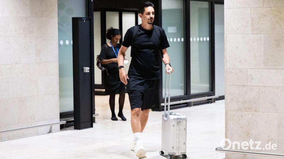 Nach WM-Aus: Benjamin Hübner, Assistenztrainer, und andere aus dem DFB-Team zurück in Frankfurt Bild: Florian Wiegand/dpa