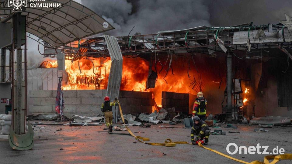 Russland verstärkt seine Luftangriffe auf ukrainische Tankstellen. (Archivbild) Bild: Ukrainian Emergency Service/via AP/dpa