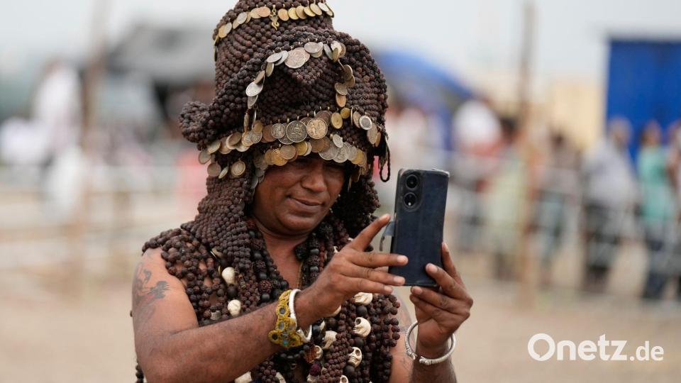 Video aus der Warteschlange: Hindu-Asket vor Amarnath-Pilgerreise in Jammu Bild: Channi Anand/AP/dpa