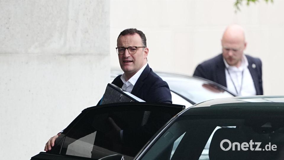 Unionsfraktionschef Jens Spahn (CDU) auf dem Weg ins Kanzleramt: Im Koalitionsausschuss geht es um eine große Themenpalette. Bild: Kay Nietfeld/dpa
