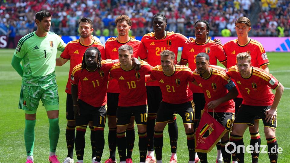 Diesmal nicht in roten Trikots: Belgiens Nationalteam. (Archivbild) Bild: Manu Fernandez/AP/dpa