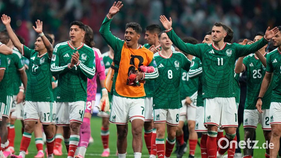 Für die Ehrenrunde nahmen sich die Mexikaner besonders viel Zeit. Bild: Fernando Llano/AP/dpa