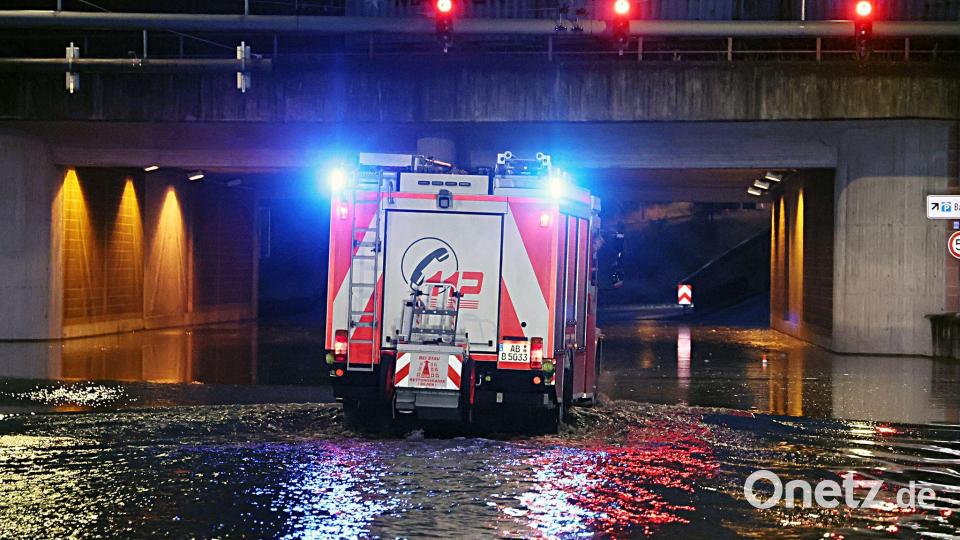In der Region Aschaffenburg war die Feuerwehr bei etwa 300 Einsätzen gefordert. Bild: Ralf Hettler/dpa
