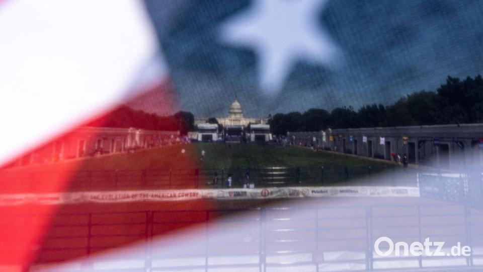 Die „Great American State Fair“ auf der National Mall in Washington ist vor dem Hintergrund einer amerikanischen Flagge zu sehen. Bild: Jen Golbeck/AP/dpa