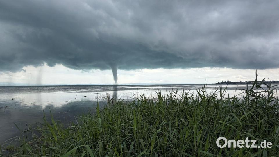 In dem Tornado, der rund 15 Minuten auftrat, bildeten sich Geschwindigkeiten von schätzungsweise 100 bis 150 Kilometern pro Stunde, wie der DWD mitteilte. Bild: Kraus/swd-medien/dpa