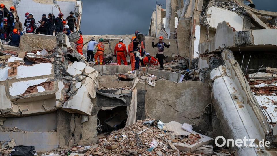 Nach Erdbeben in Venezuela - Rettungskräfte suchen in eingestürztem Gebäude nach Überlebenden Bild: Miguel Medina/Pool AFP via AP/dpa