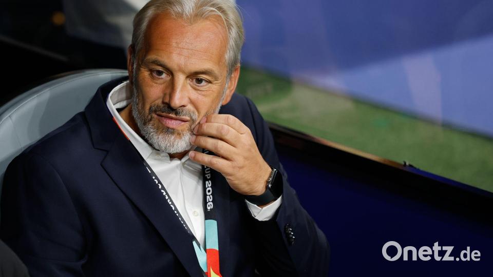 Nationaltrainer Sébastien Desabre muss einen Schicksalsschlag in seiner Familie verkraften. Bild: Erik S. Lesser/AP/dpa
