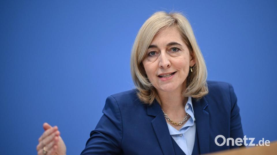 Bundesgesundheitsministerin Warken hat eine denkbar undankbare Aufgabe - sie muss ein Pflegesystem reformieren, das an vielen Stellen krankt. (Archivbild) Bild: Britta Pedersen/dpa