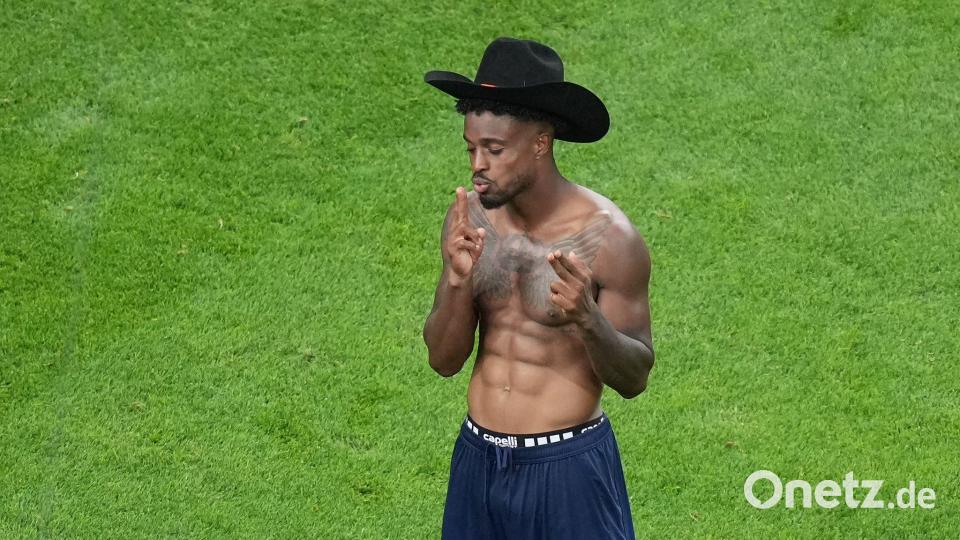 Mit Cowboy-Hut: Kap Verdes Spieler Diney Borges nach dem Spiel gegen Saudi-Arabien. (Archivbild) Bild: Eric Gay/AP/dpa