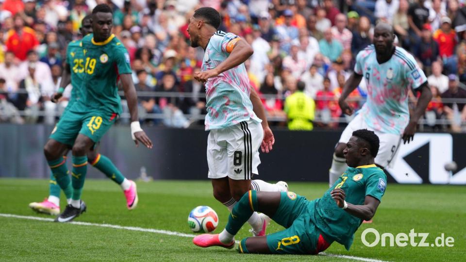 Die entscheidende Szene der Verlängerung: Das Foul an Tielemans. Bild: Manu Fernandez/AP/dpa
