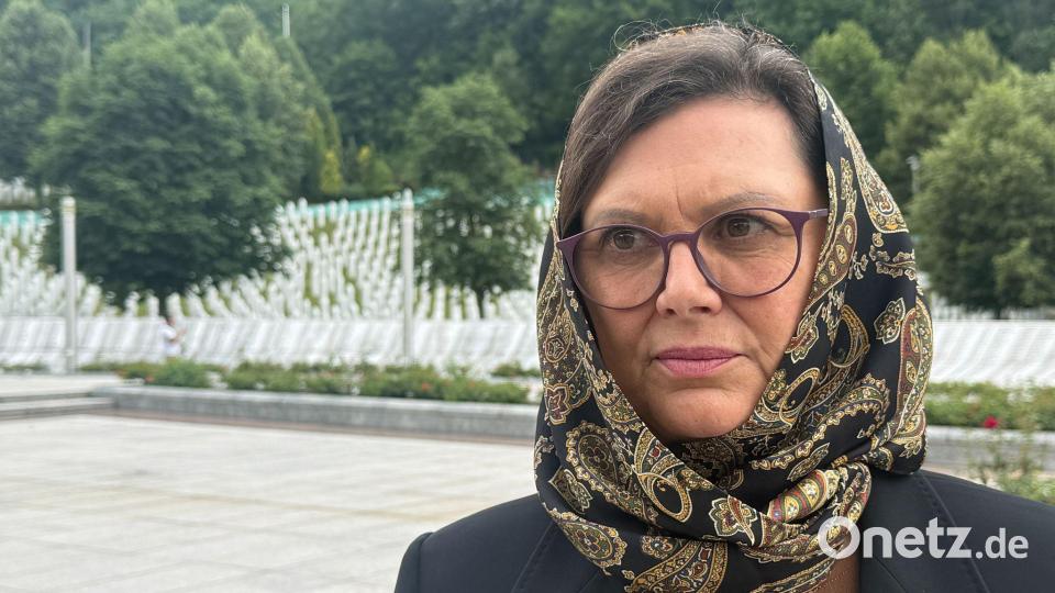 Bayerns Landtagspräsidentin Ilse Aigner (CSU) erinnert in Bosnien-Herzegowina an die Opfer des Völkermords von Srebrenica. Bild: Christoph Trost/dpa