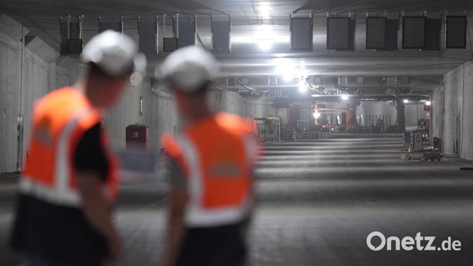 A7-Tunnel Altona: Rohbau der ersten Röhre vollendet Bild: Marcus Brandt/dpa