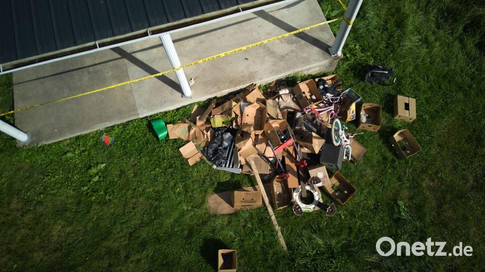 Fäkalien,Müll und 16 Kinder auf engstem Raum fanden die Behörden in diesem Holzhaus im US-Bundesstaat Ohio vor. Bild: Carolyn Kaster/AP/dpa