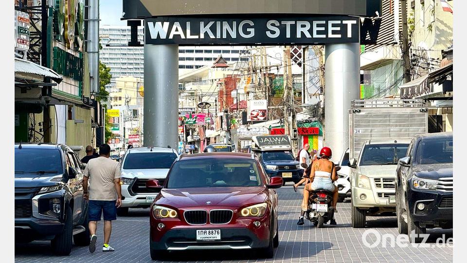 Die Walking Street ist weltweit als Rotlichtviertel bekannt. Bild: Carola Frentzen/dpa