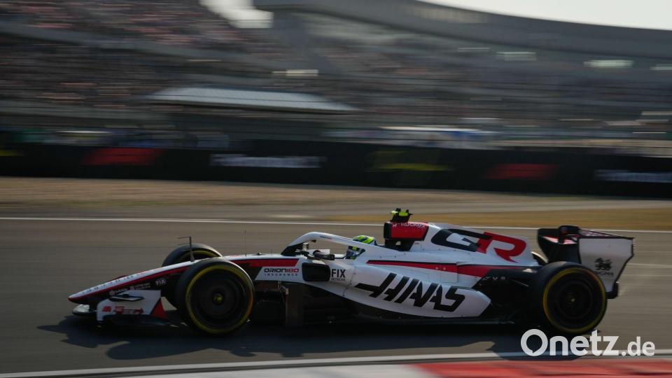 Esteban Ocon hat seit 2025 Laura Müller im Ohr. (Archivbild) Bild: Vincent Thian/AP/dpa