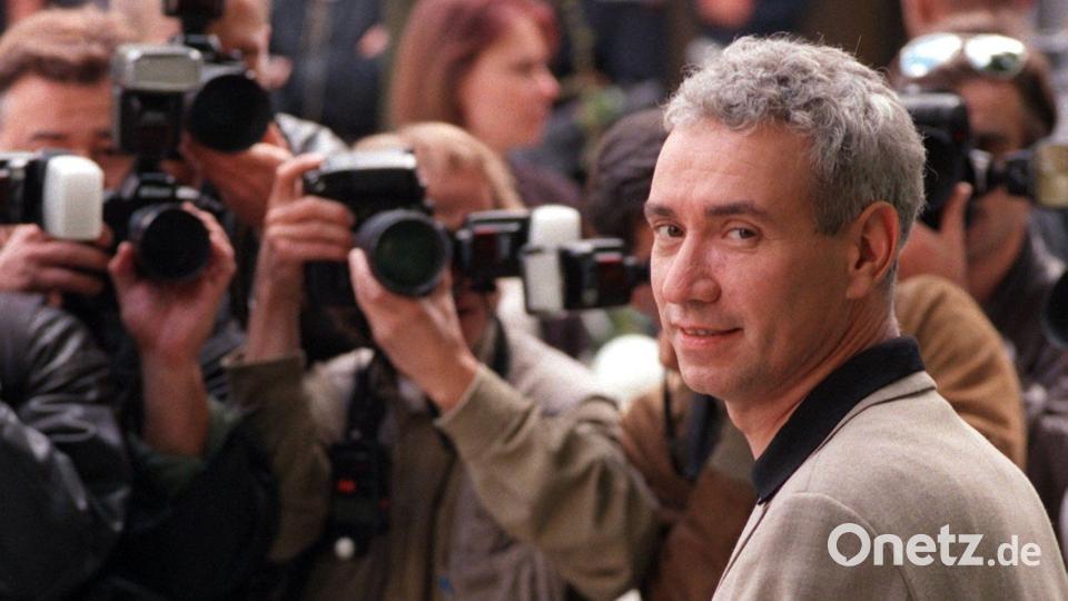 September 1996: Der deutsche Regisseur Roland Emmerich bei der Deutschlandpremiere seines Films „Independence Day“. (Archivbild) Bild: picture alliance / dpa