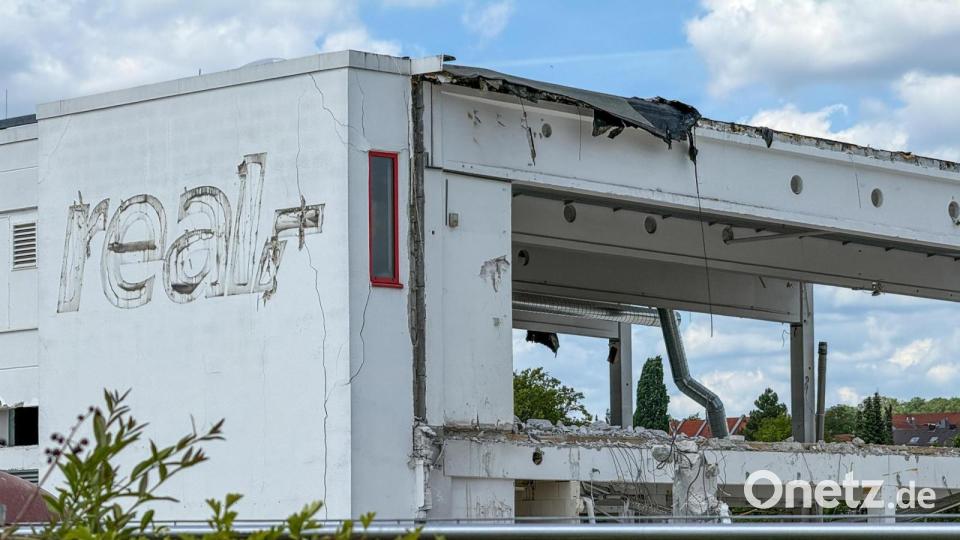 Nur das Logo erinnert noch daran, dass hier einmal die Amberger zum Einkaufen hingegangen sind – lange bevor es die anderen Großmärkte in der Stadt gab. Bild: Petra Hartl