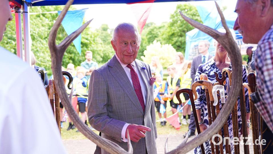 Blick auf's Geweih - König Charles III. besucht Jedburgh während Holyrood-Woche Bild: Aaron Chown/PA Wire/dpa