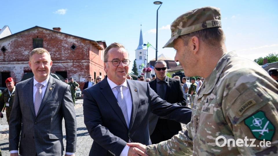Verteidigungsminister Boris Pistorius (SPD) begrüßte US-General Christopher Donahue in Estland. Bild: Bernd von Jutrczenka/dpa