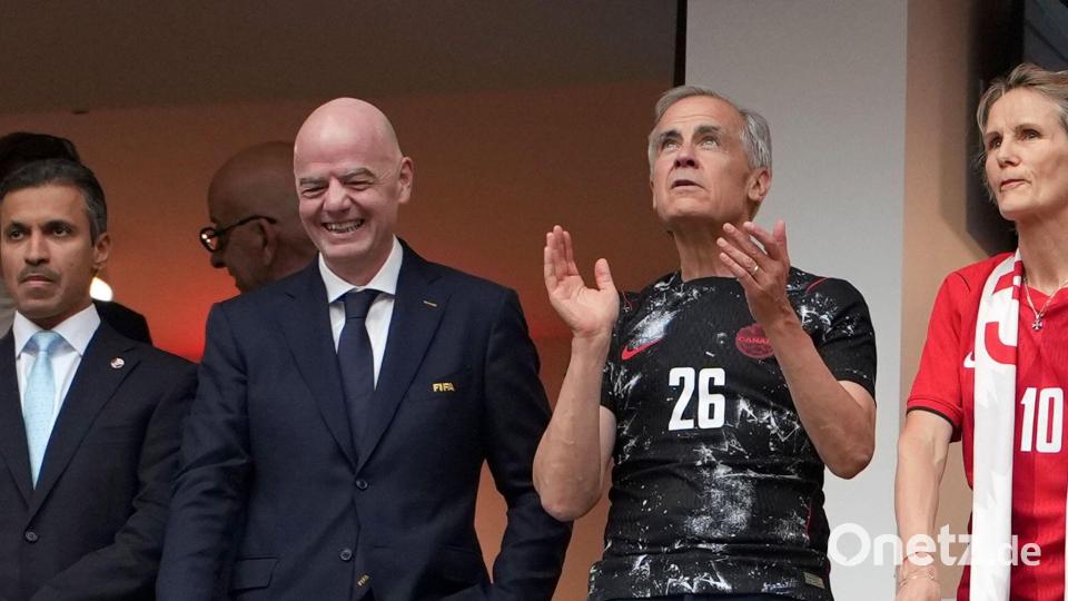 Kanadas Premier Carney sah gerne im Trikot zu. (Archivbild) Bild: Ethan Cairns/The Canadian Press/AP/dpa