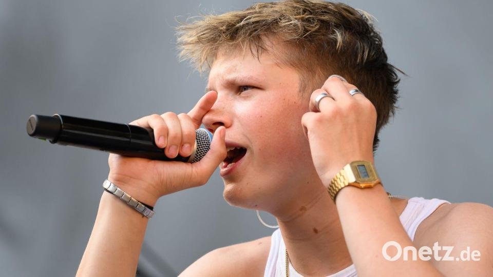Gerade hat Yung Pepp seine neue Single „Laut Sein (Immer)“ veröffentlicht - im August folgt eine zweite EP, im Oktober seine nächste Tour durch elf deutsche Städte. Bild: Robert Michael/dpa
