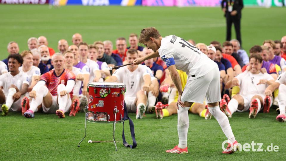 Martin Ödegaard gibt bei den Norwegern den Takt vor - auch nach dem Spiel. (Archivbild) Bild: Sam Hodde/AP/dpa