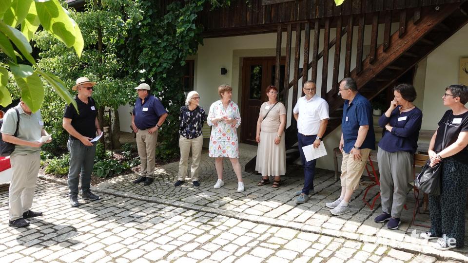 In dem altbausanierten "Ledereranwesen" in Tännesberg waren die Teilnehmer des Rundgangs von der Baukultur beeindruckt. Bild: Marina Schinner
