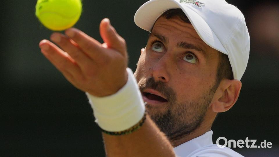 Tennisstar Novak Djokovic bleibt in Wimbledon im Titelrennen. Bild: Kin Cheung/AP photo/dpa
