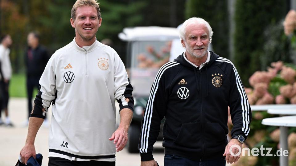 Mit Rudi Völler an seiner Seite startete Nagelsmann in die Zeit als Bundestrainer. (Archivbild) Bild: Federico Gambarini/dpa