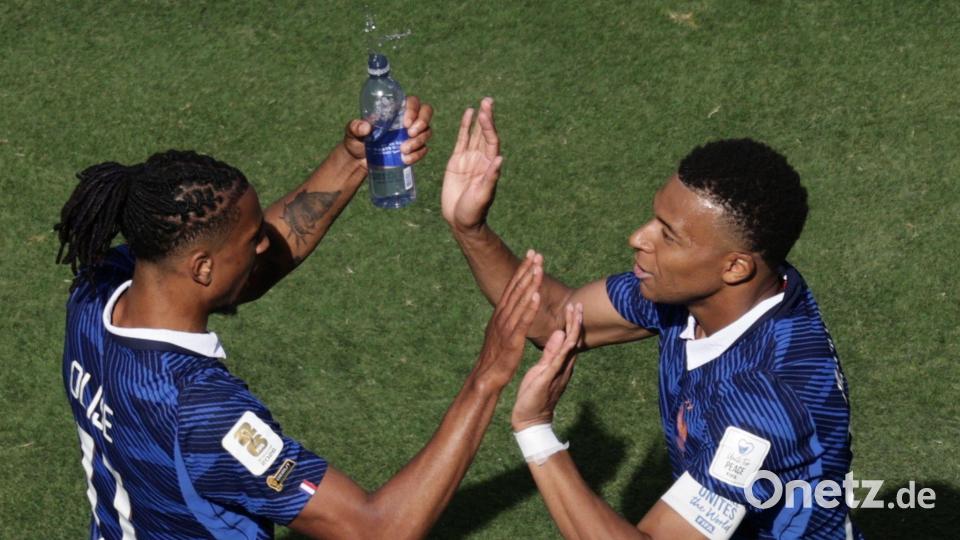Mit Torjäger Kylian Mbappé bildet Michael Olise ein geniales Offensiv-Duo. (Archivbild) Bild: Adam Hunger/AP/dpa